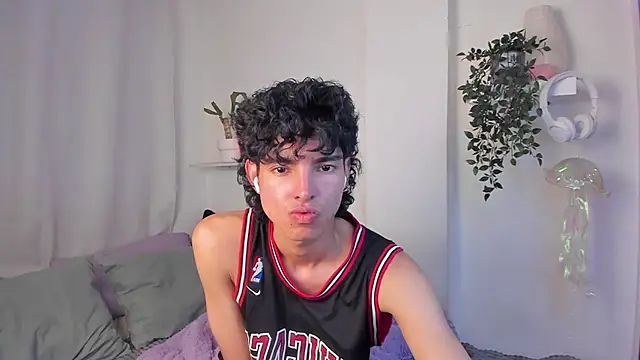 santy-kitty 即時 XXX 聊天