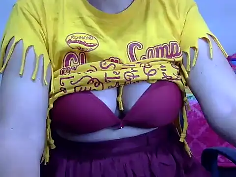 rakhi_1211 Adlı Modelin Canlı XXX Sohbeti