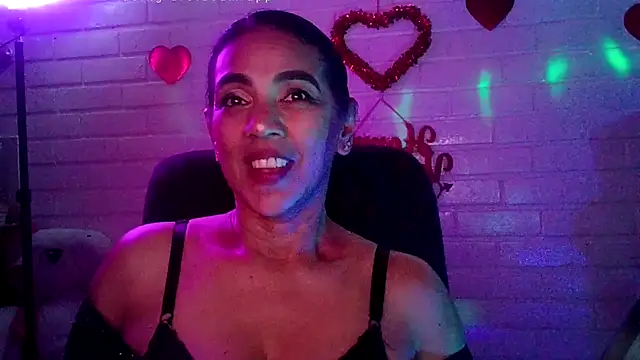 دردشة MiiaVelasquez الجنسية المباشرة