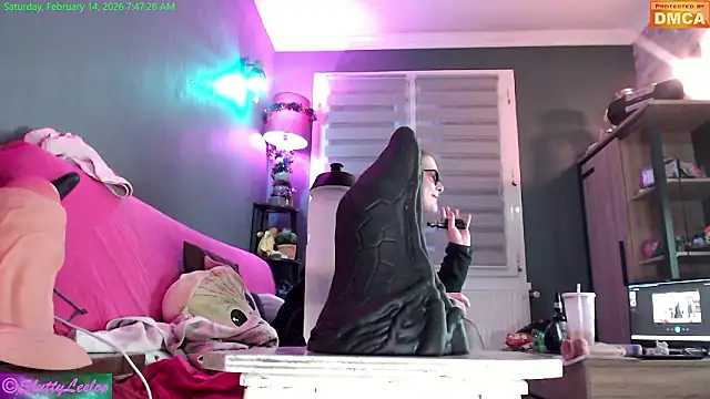 MissSluttyLeeloo: онлайн-секс-чат