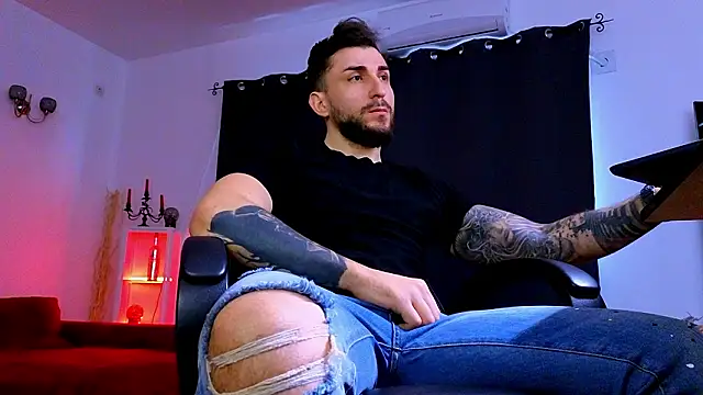 MightyAaron66 Live XXX-Chat