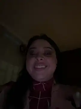 Saarada Adlı Modelin Canlı XXX Sohbeti