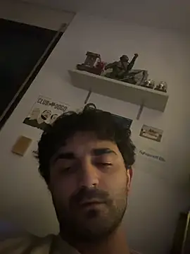 elia2711: διαδικτυακό σόου στην κάμερα