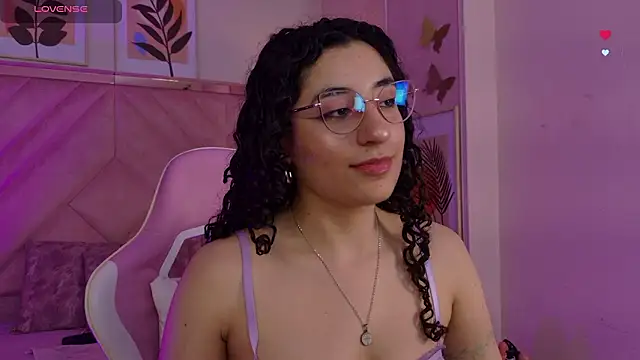 Chat XXX ao vivo de DemiJones_