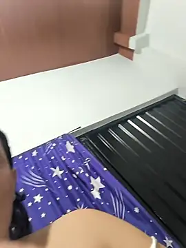 Datoka_adrenaline: διαδικτυακό σόου στην κάμερα