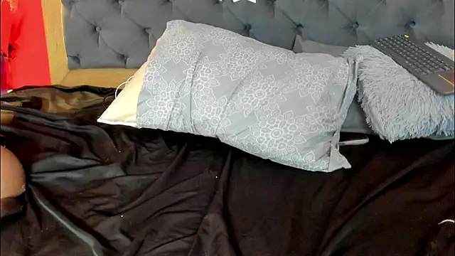 YayaHilton: онлайн-секс-чат