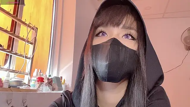 XXX chat uživo modela Tieu-May