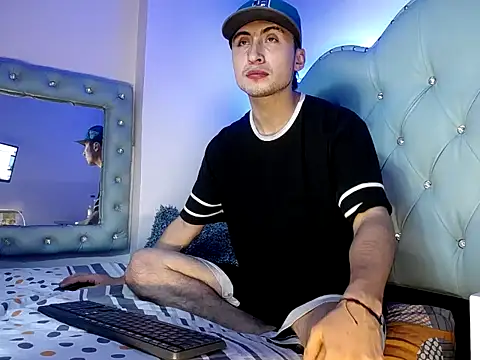 Oliver_Benedet: διαδικτυακό σόου στην κάμερα