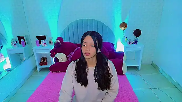 charlotte_0309 Adlı Modelin Canlı XXX Sohbeti