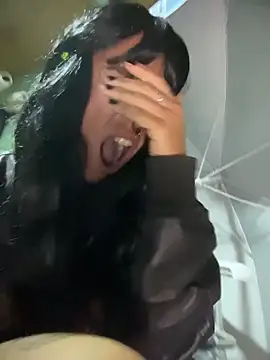 SalyTredelMonte Adlı Modelin Canlı XXX Sohbeti