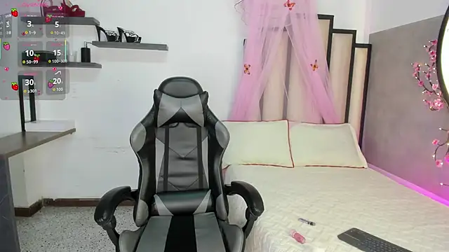 Saray-sexy1 Adlı Modelin Canlı XXX Sohbeti