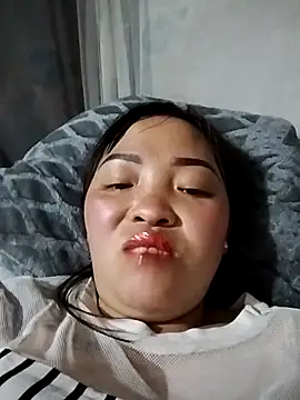 Minkine022: διαδικτυακό σόου στην κάμερα