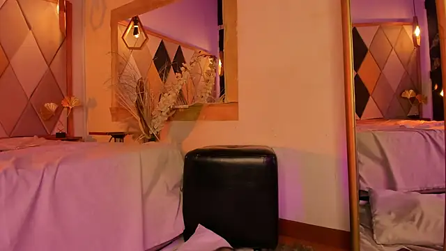 BritannyClaire Show in webcam