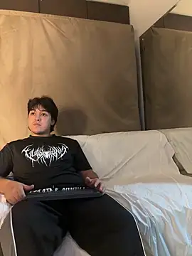 EmilyAndAndrew 现场XXX聊天