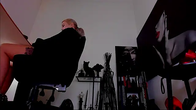 MistressDemi's Live XXX Chat
