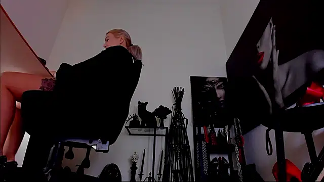 MistressDemi 即時 XXX 聊天