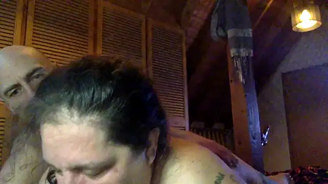 Pokazy przed kamerką – BassBitch