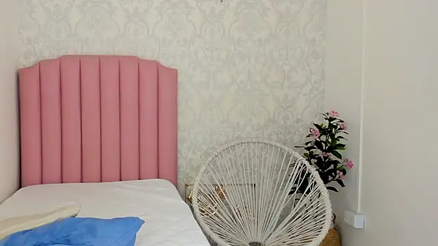 Brit_weston: διαδικτυακό σόου στην κάμερα