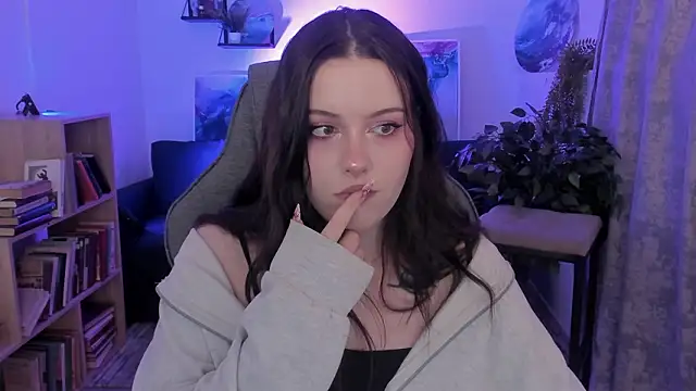 CoraMiel Adlı Modelin Canlı XXX Sohbeti