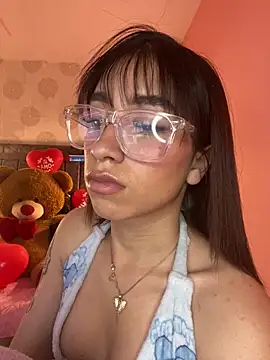 alahia_pink Adlı Modelin Canlı XXX Sohbeti