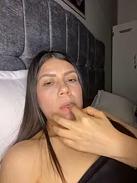 martina_contreras' Webcam Show