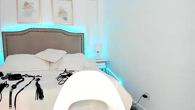 Chatroom XXX en direct de RACHEL_EV