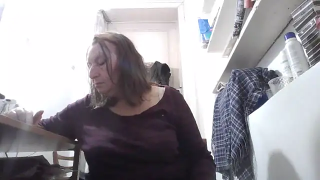 AnnaLive570: διαδικτυακό σόου στην κάμερα