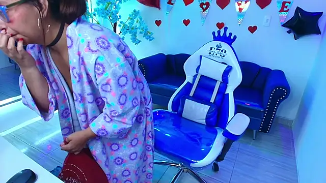 Amber__rouge Chat XXX in diretta