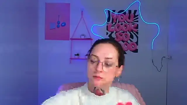 Esmi_Winter élő XXX-chatje