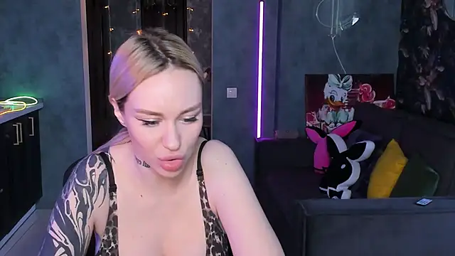 Blckmirrorr Adlı Modelin Canlı XXX Sohbeti