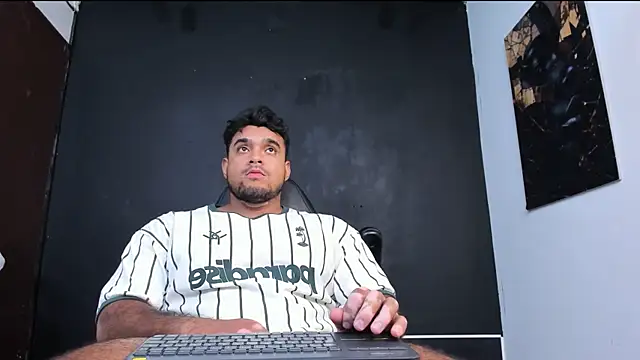 Big_furry_bear13 Adlı Modelin Canlı XXX Sohbeti