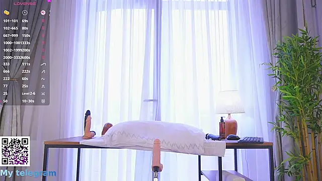 LynBardon Adlı Modelin Web Kamerası Şovu