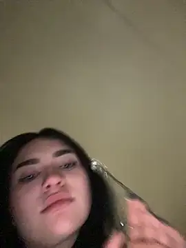 storm_a: διαδικτυακό σόου στην κάμερα