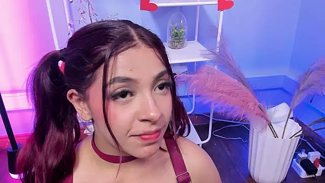 Chat +18 de KathiaSaenz_ ao vivo