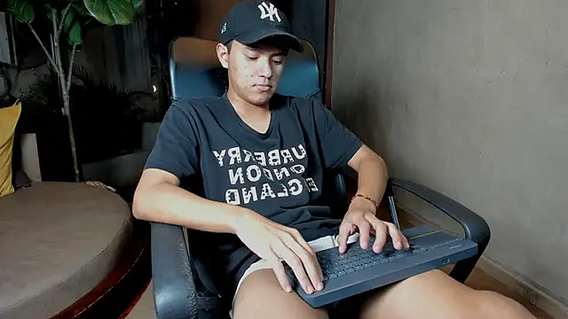 isaac_grimm Chat XXX live