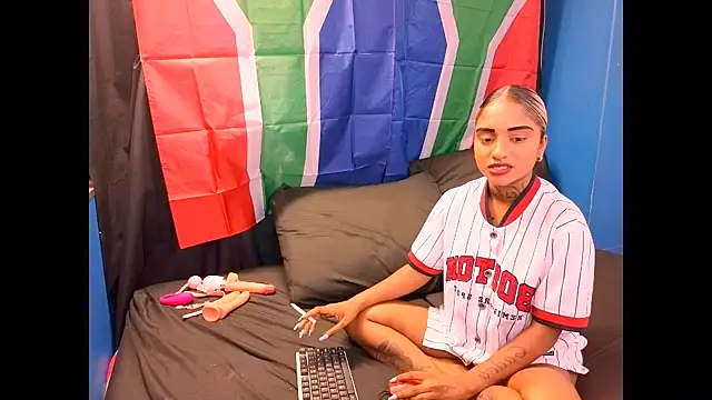 indiansumaya29 Adlı Modelin Canlı XXX Sohbeti