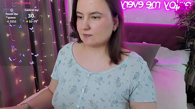 FeralPeach live XXX chat