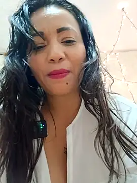 agatha_sluttylatina Adlı Modelin Canlı XXX Sohbeti