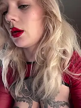 BlondeDoll_: онлайн-секс-чат