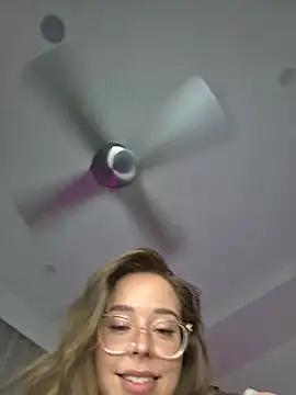 SashaJade_ Adlı Modelin Canlı XXX Sohbeti