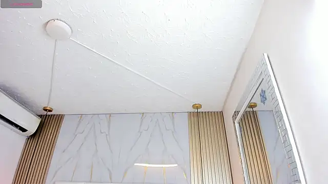 naomibely Adlı Modelin Canlı XXX Sohbeti