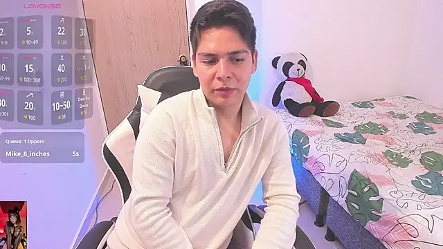 Show modela Asta_YunoXXX na web-kameri