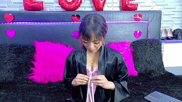 Chat +18 de SeraphynLuxora ao vivo