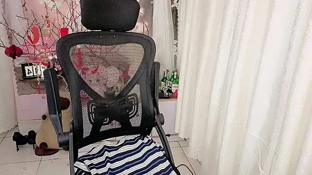 JENNIE-16 Adlı Modelin Canlı XXX Sohbeti