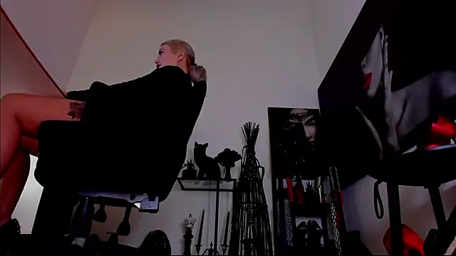MistressDemi's Live XXX Chat