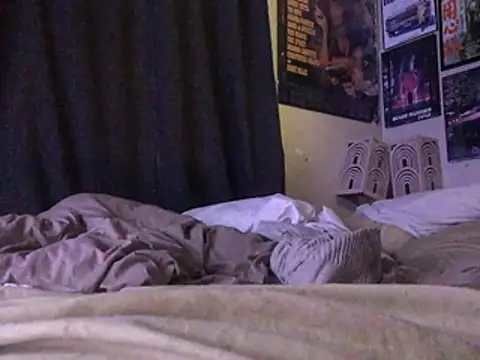 Thickwhitetight: διαδικτυακό σόου στην κάμερα