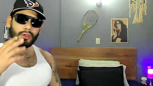 Show modela Prometeo-grizzly na web-kameri