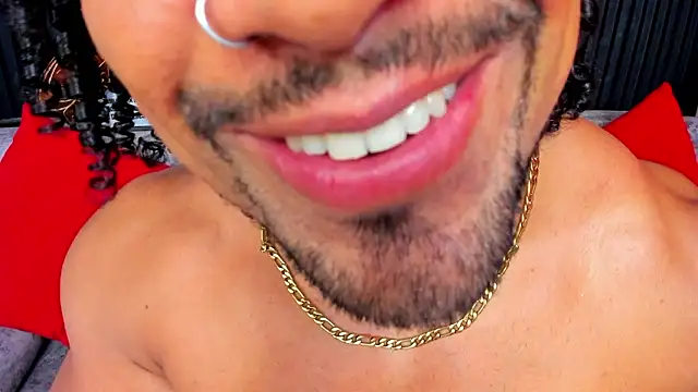 دردشة MikeEstevess الجنسية المباشرة