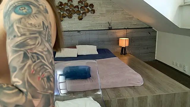 XXX chat uživo modela hornyb33_
