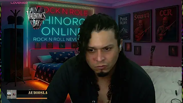 Pokazy przed kamerką – chino_roz